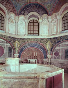 バプテスマフォントの後陣 作： Byzantine